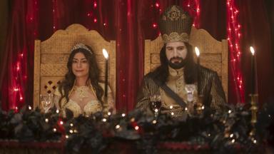 Lo que hacemos en las sombras 4x6