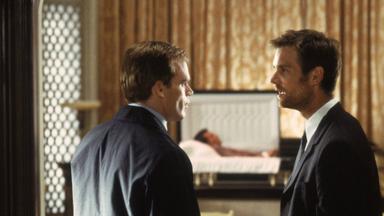 Seis Pies Bajo Tierra 1x2