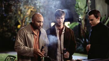 Seis Pies Bajo Tierra 3x2