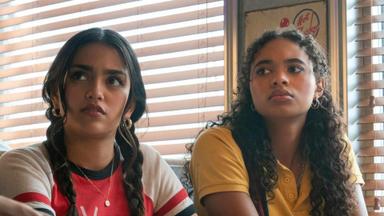 Pretty Little Liars: Un Nuevo Pecado 2x2