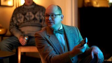 Lo que hacemos en las sombras 2x3