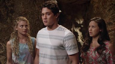 Mako Mermaids: An H2O Adventure 2x3