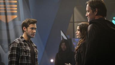 Supergirl 2x16