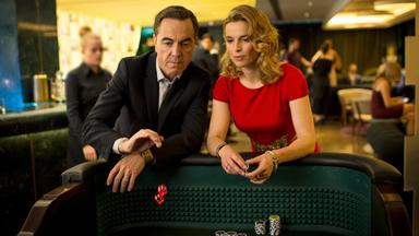 Stan Lee's Lucky Man 2x2