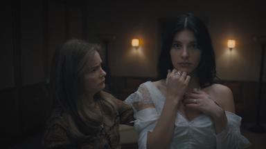 Algo terrible está a punto de suceder 1x2