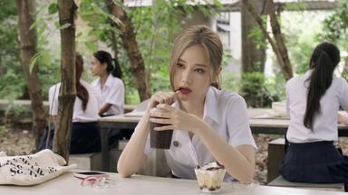 La chica nueva: El reinicio 1x4