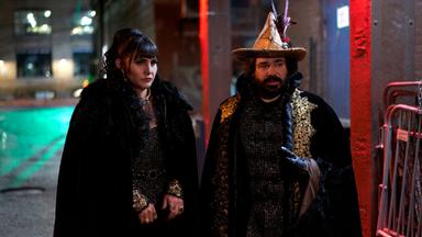 Lo que hacemos en las sombras 1x4