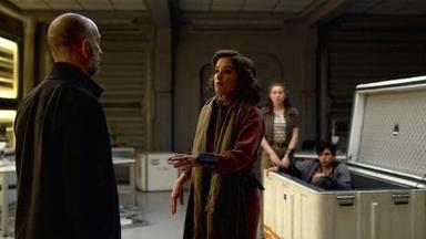 Perdidos en el espacio 2x6